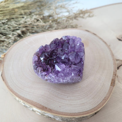 Amethyst Herz 6,1 x 6,6cm, 192g Kristalldruse in Herzform geschliffen