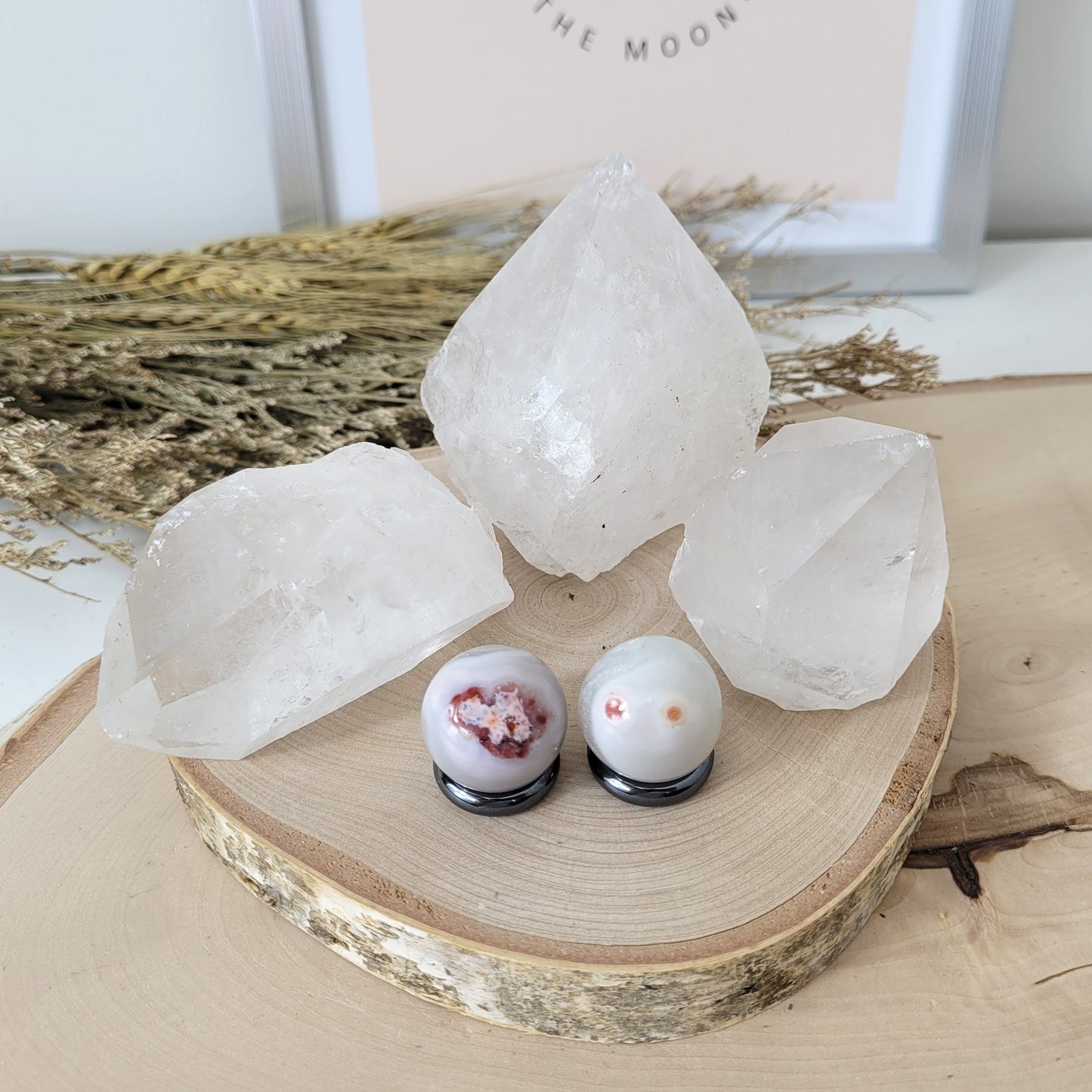 Angebot des Tages 28.05.26 Set bestehend aus: Bergkristall Naturspitzen, Bergkristall Naturspitze halb poliert / halb roh, Chalcedon Kugeln