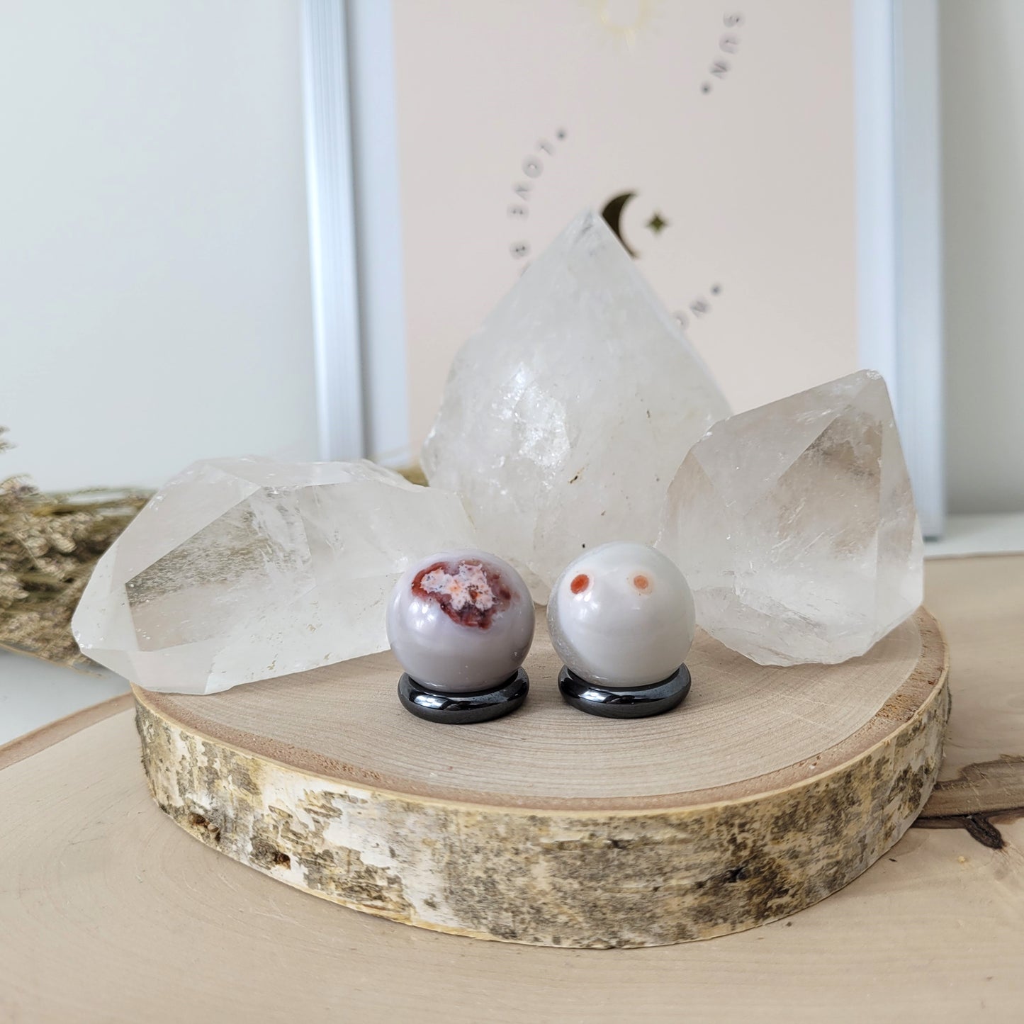 Angebot des Tages 28.05.26 Set bestehend aus: Bergkristall Naturspitzen, Bergkristall Naturspitze halb poliert / halb roh, Chalcedon Kugeln