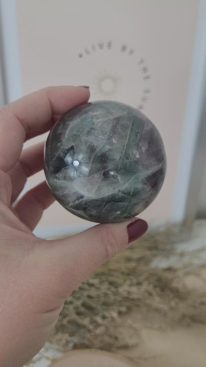 Fluorit Kugel 5,9 cm Durchmesser, 374g