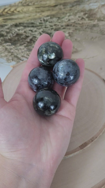 Larvikit Kugel 3 cm Durchmesser