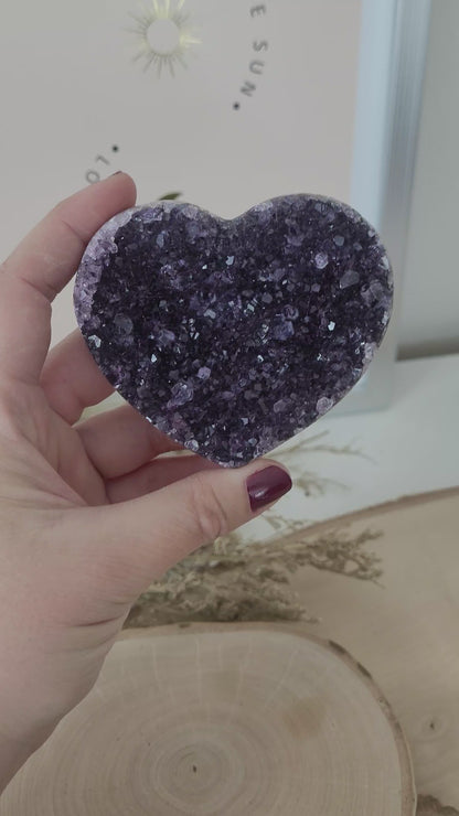 Amethyst Herz 7 x 7,9cm, 161g Kristalldruse in Herzform geschliffen