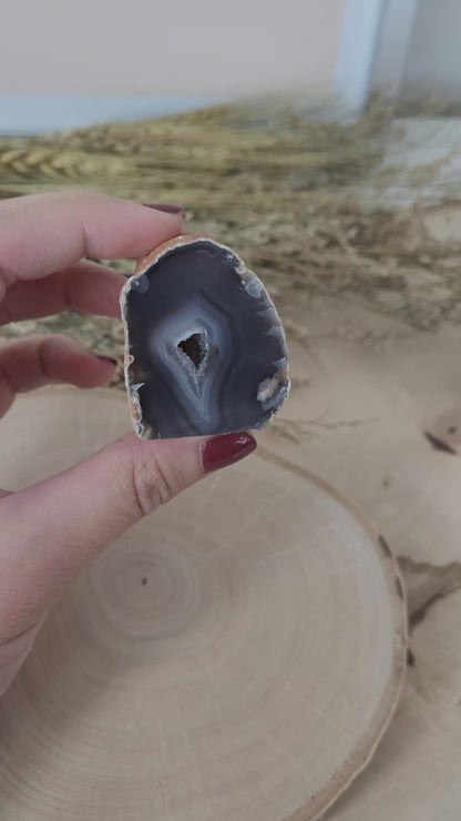 Achat Geode mit Standfläche 4,1 x 3 cm, 70g