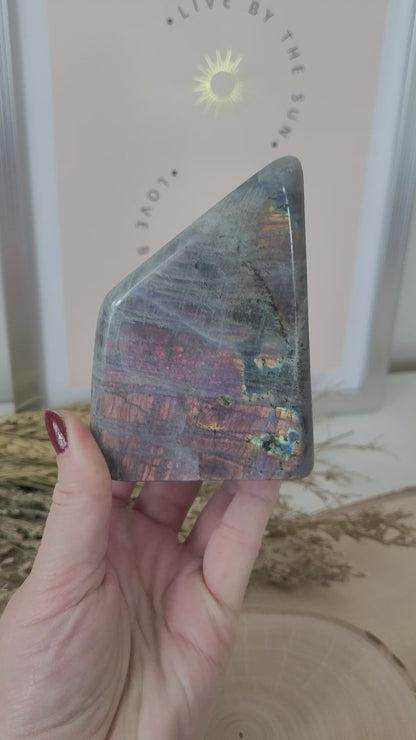 Labradorit Freiform lila/gold 8,7 x 6,7 cm, 441g