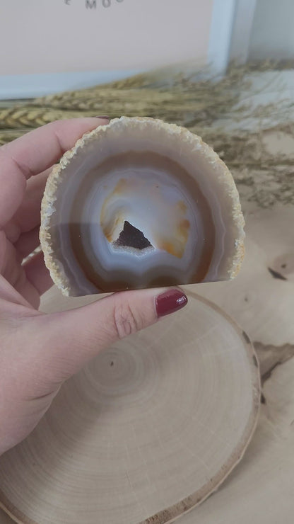 Achat Geode mit Standfläche 6,3 x 7,5 cm, 227g