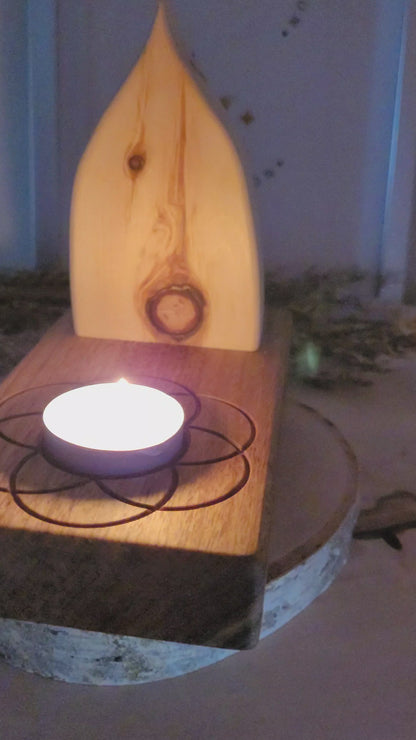 Zirbenholz Seelenlicht "Ahnenpfad" Teelichthalter auf Nussholz Sockel mit Samen des Lebens Gravur, der Samen aus Zirbenholz