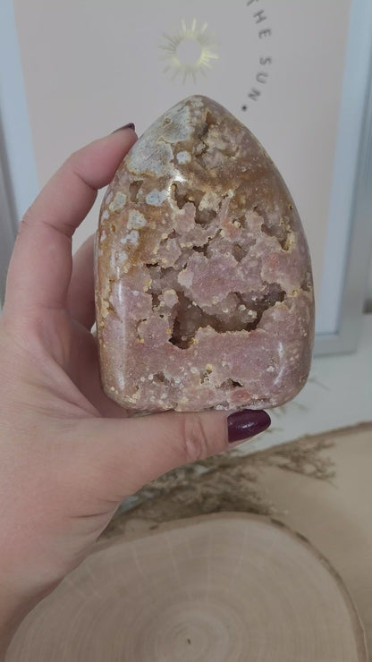 Pink Amethyst Freiform 9,7 x 6,9cm, 519g