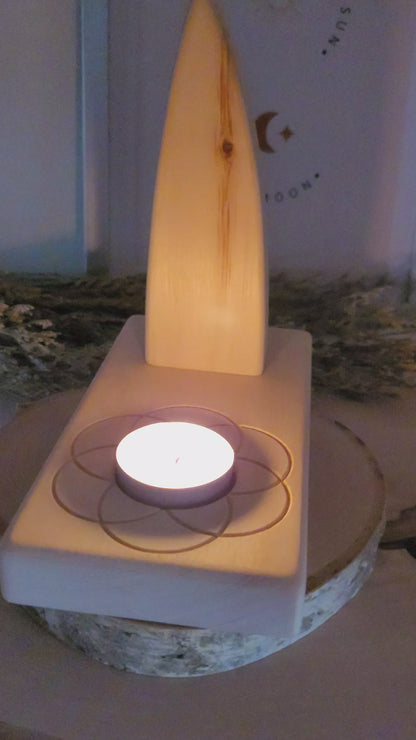 Zirbenholz Seelenlicht "Geborgenheit" Teelichthalter auf Zirbenholz Sockel mit Samen des Lebens Gravur, Samen aus Nussholz