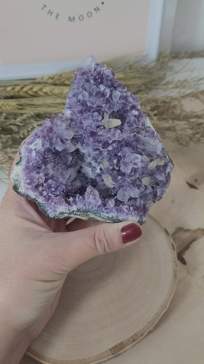 Amethyst Kristalldruse mit Calcit Kristallen 9,2x8,9cm, 464g
