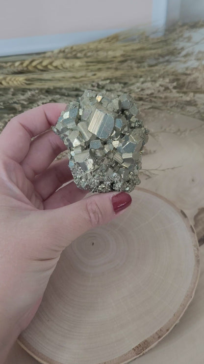 Pyrit Kristallstufe 6,5 x 5 cm, 240g