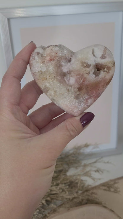 Pink Amethyst Herz 6,6 x 7,8cm, 246g