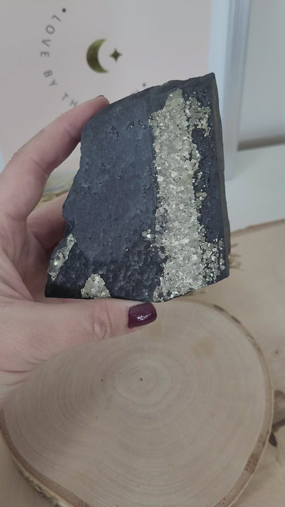 Schungit mit Pyrit Rohstein Freiform 9,1 x 7,6cm, 375g